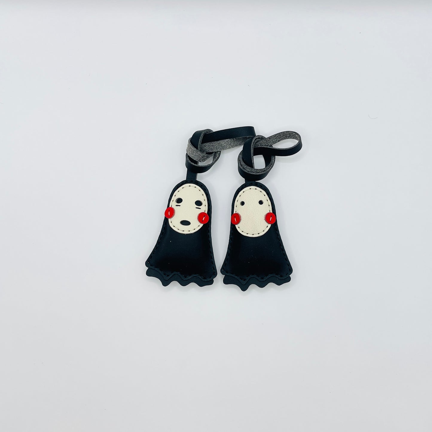No-Face Leather Bag Charm – Spirited Away Anime Keychain Gift for Fans – Handmade Animal Purse Keychain Accessory for Tote & Handbag