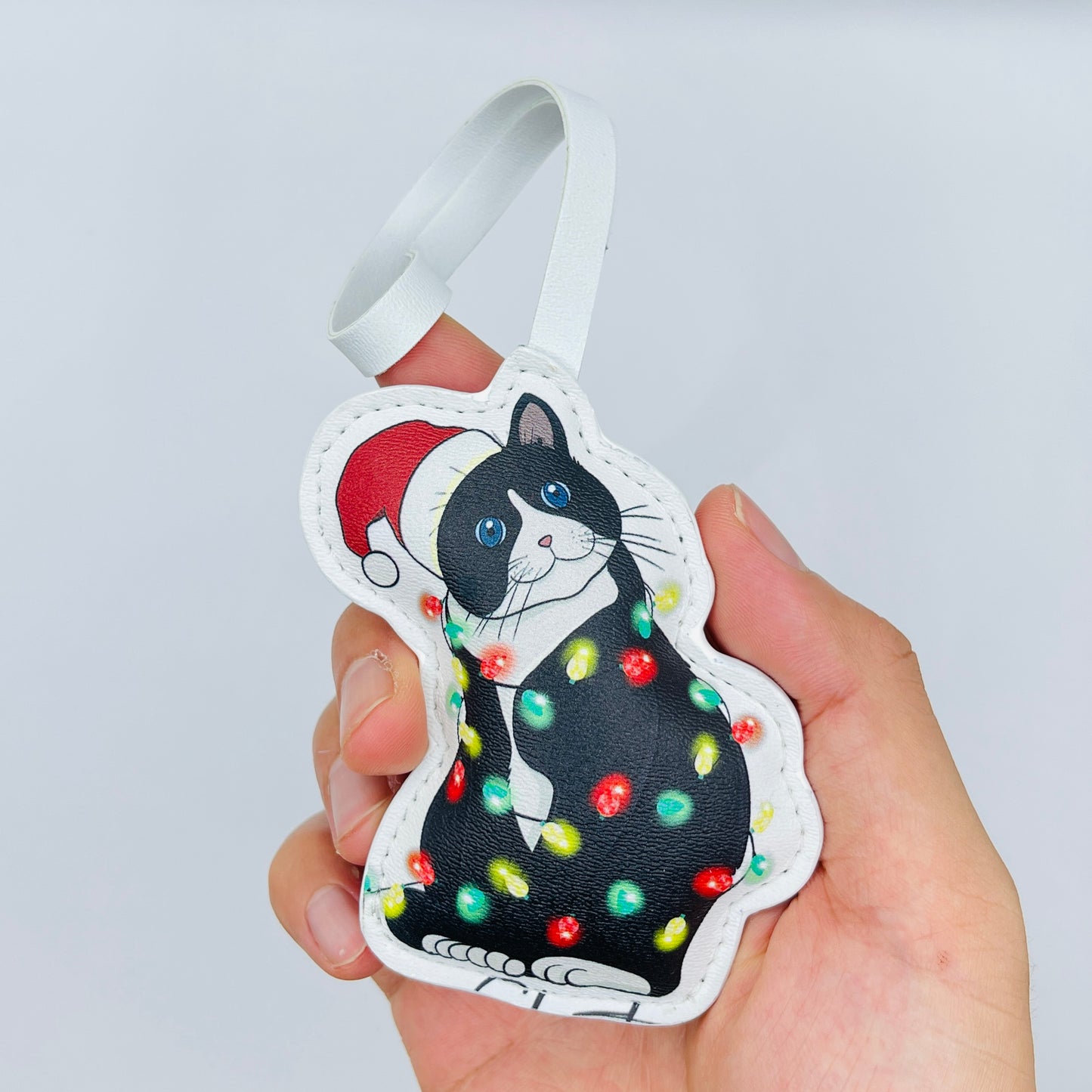 Christmas Cat Leather Bag Charm – Festive Kitty Keychain Gift for Cat Lovers – Handmade Animal Purse Keychain Accessory for Tote & Handbag