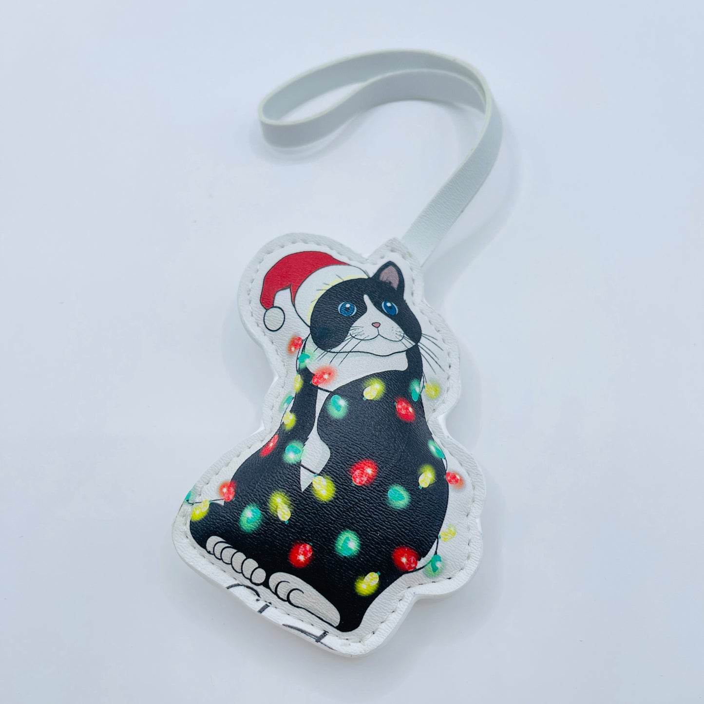 Christmas Cat Leather Bag Charm – Festive Kitty Keychain Gift for Cat Lovers – Handmade Animal Purse Keychain Accessory for Tote & Handbag